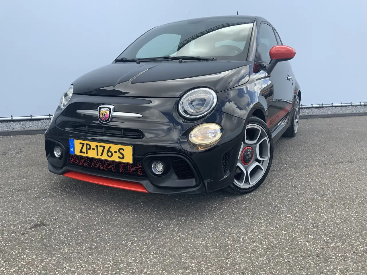 Fiat 500C Abarth 1.4 T-Jet 595 Automaat Euro 6 - Convertible: picture 2 Fiat 500C Abarth 1.4 T-Jet 595 Automaat Euro 6 - Convertible: picture 2