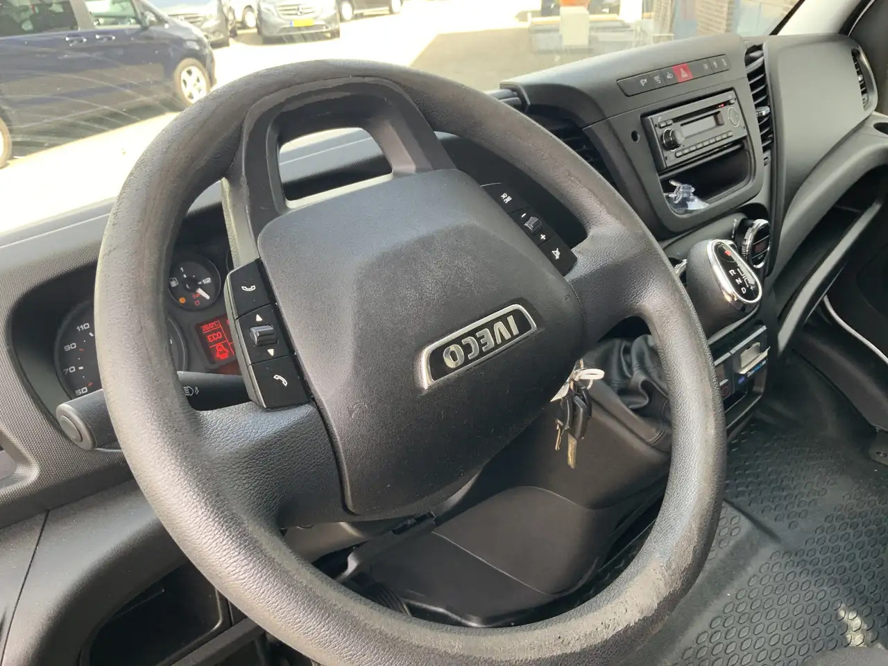 Iveco Daily 35C13 2.3 375 Automaat Koelmeubelbak Deuren Dag&Na - Refrigerated van: picture 3 Iveco Daily 35C13 2.3 375 Automaat Koelmeubelbak Deuren Dag&Na - Refrigerated van: picture 3