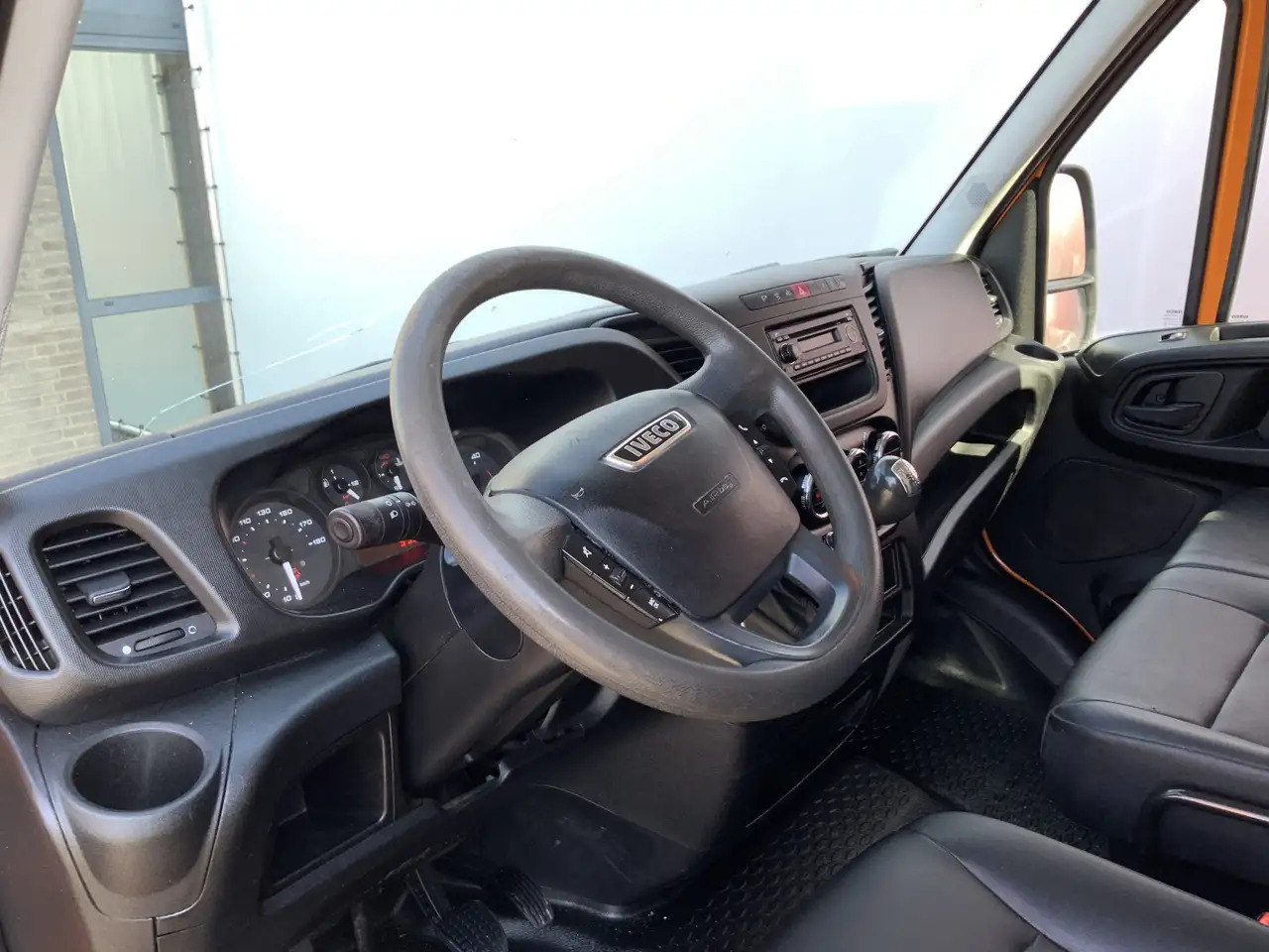 Iveco Daily 40C15V 3.0 352 H3 L Airco 3 Zits Trekhaak 3500 kg - Panel van: picture 5 Iveco Daily 40C15V 3.0 352 H3 L Airco 3 Zits Trekhaak 3500 kg - Panel van: picture 5