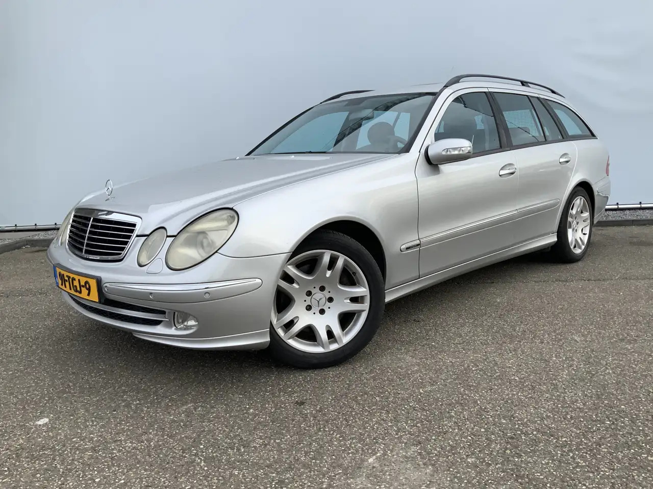 Mercedes-Benz E 500 Combi V8 Elegance 4-Matic airmatic,full option - Car: picture 1 Mercedes-Benz E 500 Combi V8 Elegance 4-Matic airmatic,full option - Car: picture 1