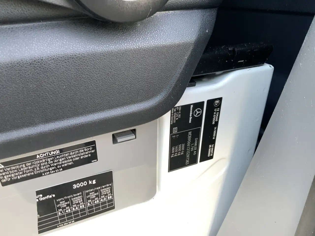 Mercedes-Benz Sprinter 213 2.2 CDI 366.L2.H2. 3 Zits Euro 4 - Panel van: picture 5 Mercedes-Benz Sprinter 213 2.2 CDI 366.L2.H2. 3 Zits Euro 4 - Panel van: picture 5
