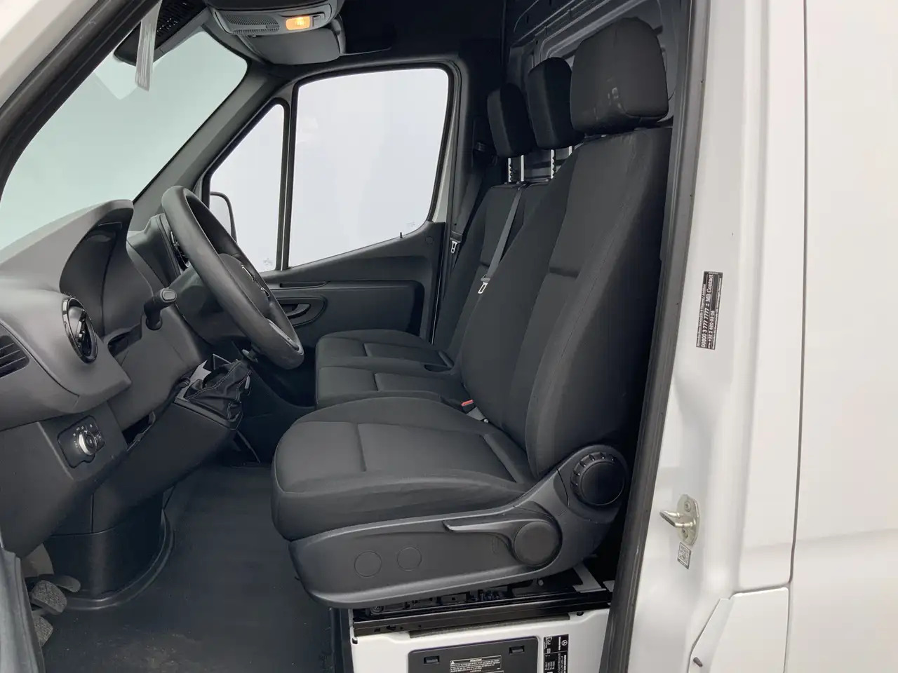 Mercedes-Benz Sprinter 314 2.2 CDI L2H2 Airco Camera Navi 3 Zits MBUX Sch - Panel van: picture 4 Mercedes-Benz Sprinter 314 2.2 CDI L2H2 Airco Camera Navi 3 Zits MBUX Sch - Panel van: picture 4