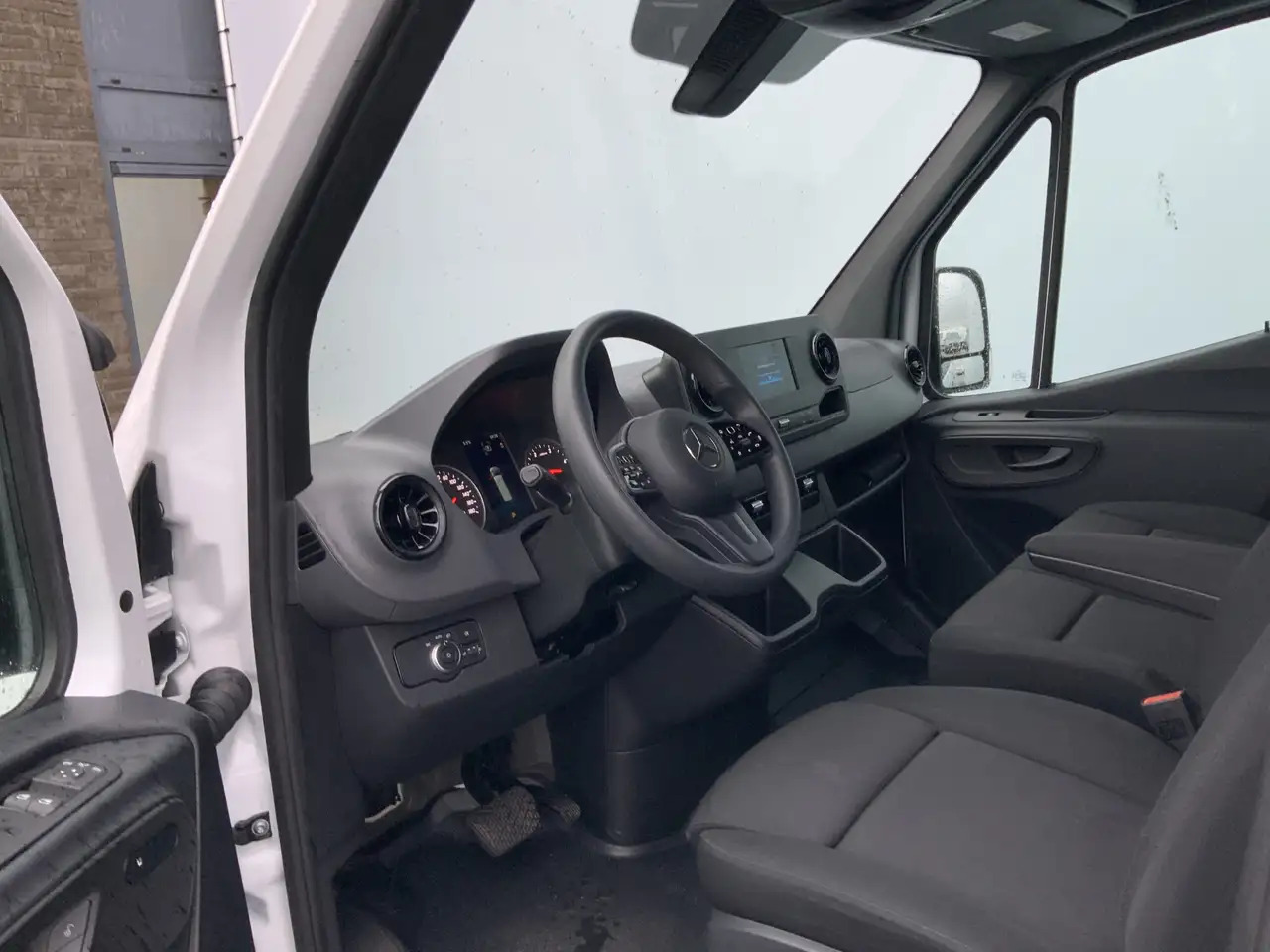 Mercedes-Benz Sprinter 317 1.9 CDI L2H2 Automaat Airco Cruise Navi Camera - Panel van: picture 5 Mercedes-Benz Sprinter 317 1.9 CDI L2H2 Automaat Airco Cruise Navi Camera - Panel van: picture 5