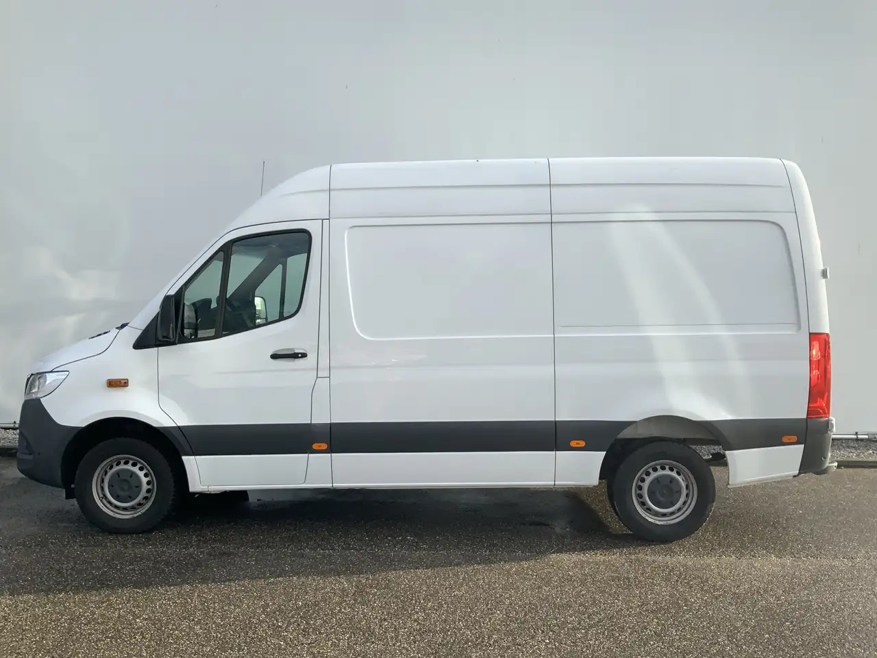 Mercedes-Benz Sprinter 317 1.9 CDI L2H2 RWD Cruise Airco 3 Zits Camera 36 - Panel van: picture 3 Mercedes-Benz Sprinter 317 1.9 CDI L2H2 RWD Cruise Airco 3 Zits Camera 36 - Panel van: picture 3