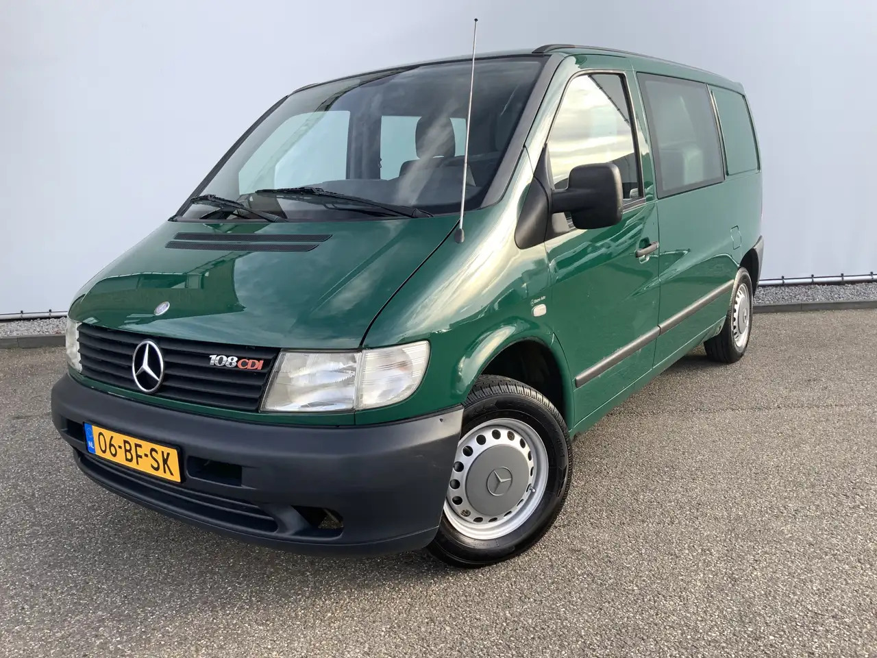 Mercedes-Benz Vito 108 CDI Dub Cab 5 Zits Airco Trekhaak 2000 kg Came - Combi van: picture 1 Mercedes-Benz Vito 108 CDI Dub Cab 5 Zits Airco Trekhaak 2000 kg Came - Combi van: picture 1