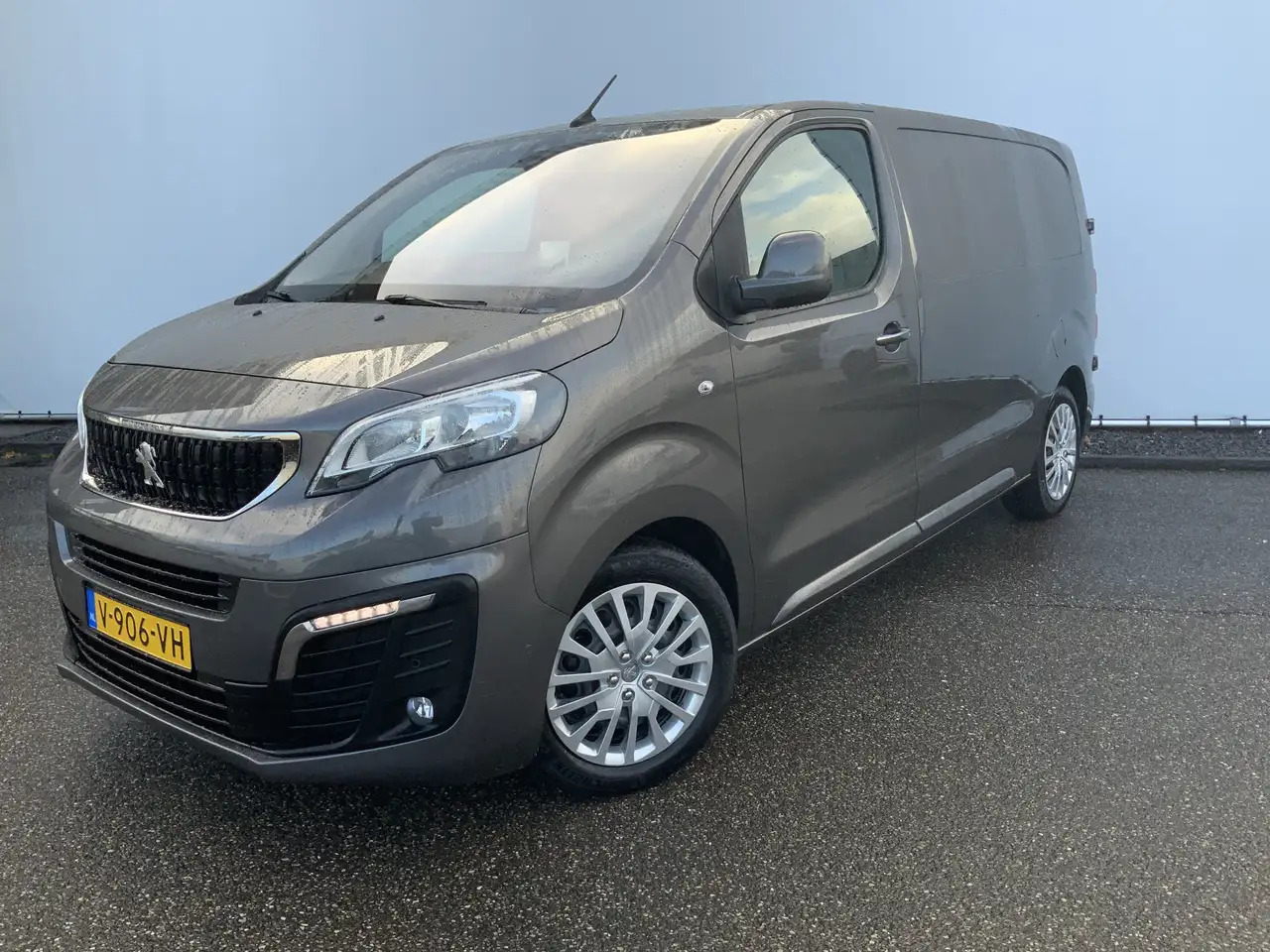 Peugeot Expert 227S 2.0 BlueHD(Koppakking Defect ) 180 Premium Pa - Panel van: picture 1 Peugeot Expert 227S 2.0 BlueHD(Koppakking Defect ) 180 Premium Pa - Panel van: picture 1
