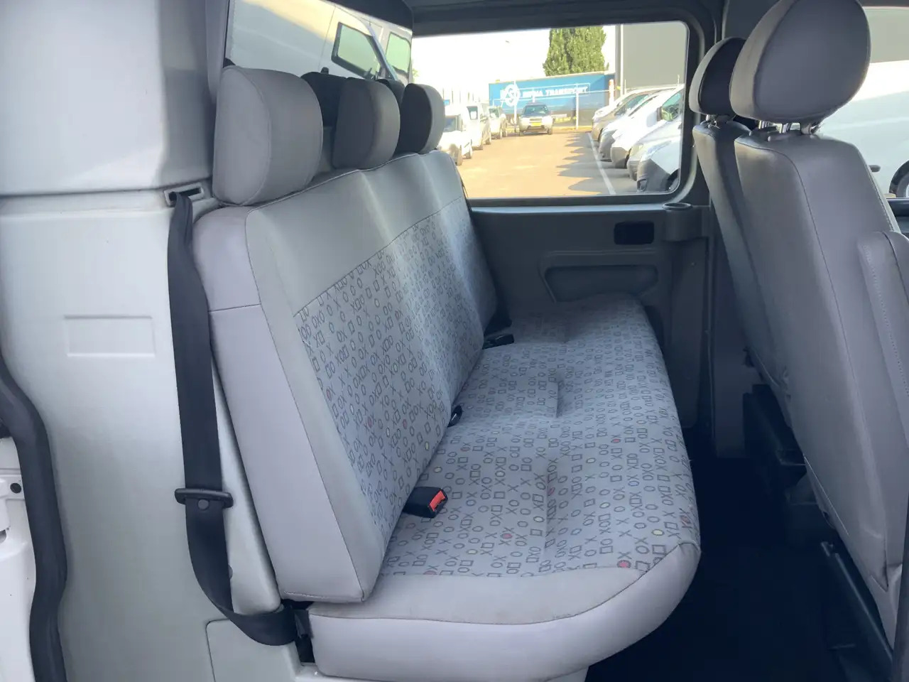 Volkswagen T5 Transporter 2.5 TDI 300 Budgetline Automaat DubCab Airco Trekh - Combi van: picture 4 Volkswagen T5 Transporter 2.5 TDI 300 Budgetline Automaat DubCab Airco Trekh - Combi van: picture 4