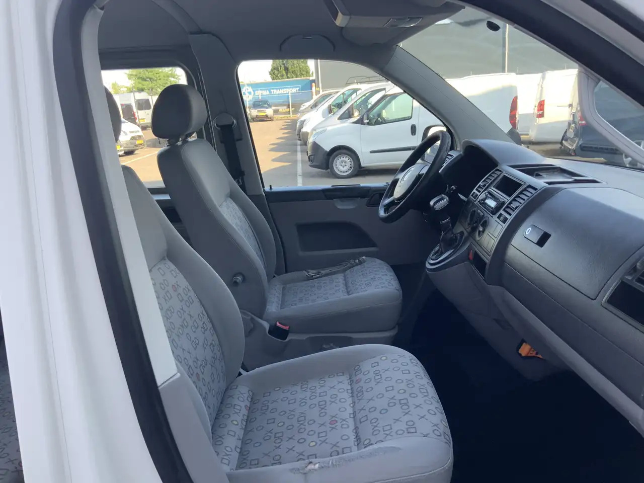 Volkswagen T5 Transporter 2.5 TDI 300 Budgetline Automaat DubCab Airco Trekh - Combi van: picture 5 Volkswagen T5 Transporter 2.5 TDI 300 Budgetline Automaat DubCab Airco Trekh - Combi van: picture 5