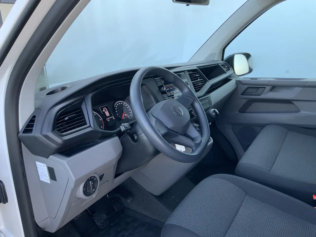 Volkswagen T6.1 Transporter 2.0 TDI L1H1 26 Economy Business - Panel van: picture 5 Volkswagen T6.1 Transporter 2.0 TDI L1H1 26 Economy Business - Panel van: picture 5
