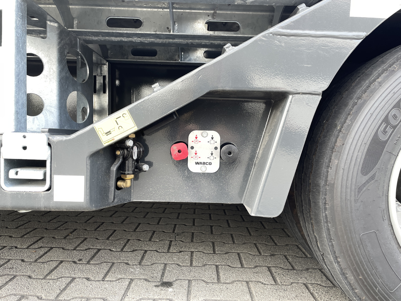 Faymonville 4-(2+2)-Achs-Tele-Semi m. Radmulden u. Rampen - Low loader semi-trailer: picture 4 Faymonville 4-(2+2)-Achs-Tele-Semi m. Radmulden u. Rampen - Low loader semi-trailer: picture 4