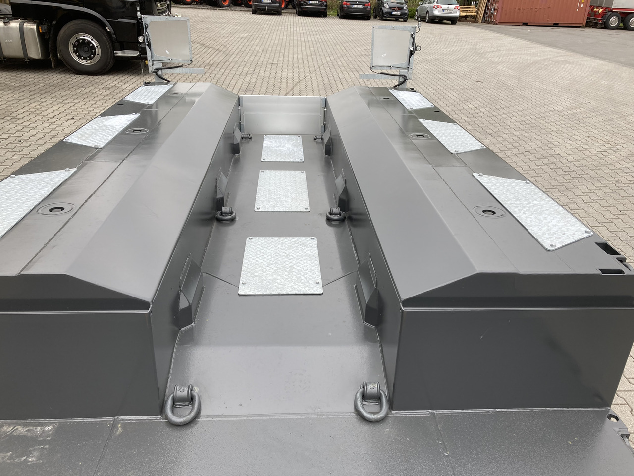 MAX Trailer 3-Achs-Tiefbett mit Pendelachsen - Low loader semi-trailer: picture 3 MAX Trailer 3-Achs-Tiefbett mit Pendelachsen - Low loader semi-trailer: picture 3