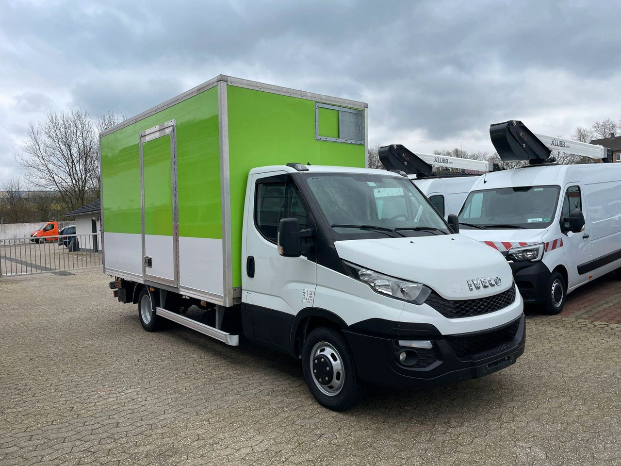 Iveco Daily 35C15 Koffer 4.2m Ladebordwand - Box van: picture 2 Iveco Daily 35C15 Koffer 4.2m Ladebordwand - Box van: picture 2