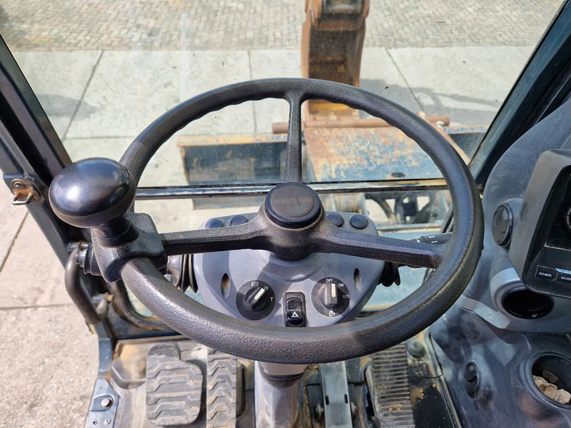 Hyundai Robex 140W-9 met airco - Wheel excavator: picture 5 Hyundai Robex 140W-9 met airco - Wheel excavator: picture 5