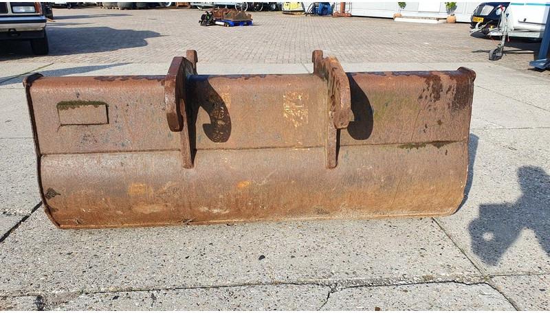 Verachtert CW30 bak met omkeeroren - Bucket for Construction machinery: picture 4 Verachtert CW30 bak met omkeeroren - Bucket for Construction machinery: picture 4