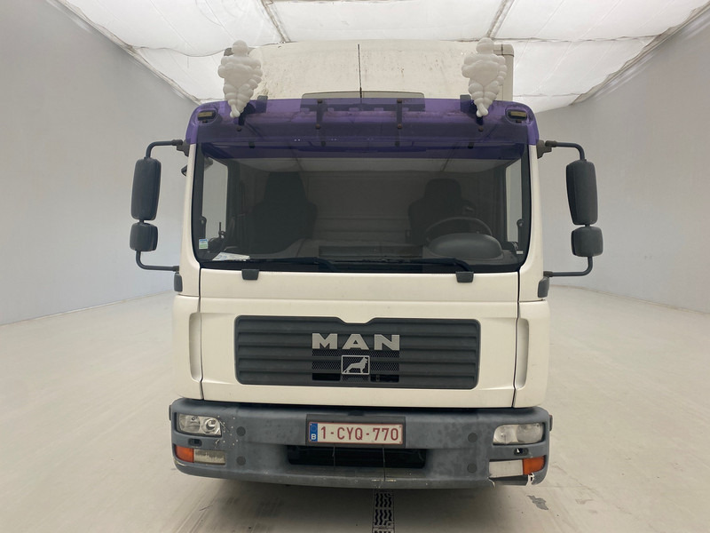 MAN TGL 12.210* - Box truck: picture 2 MAN TGL 12.210* - Box truck: picture 2