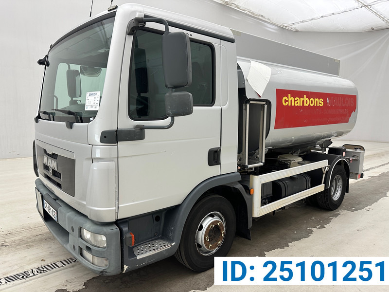 Tank truck for transportation of fuel MAN TGL 12.250: picture 1
