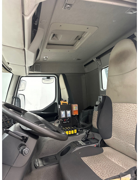 Interior photo 2: Hook lift truck Renault Premium Lander 430 DXi - 6x2