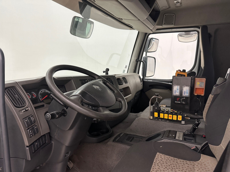 Interior photo 1: Hook lift truck Renault Premium Lander 430 DXi - 6x2