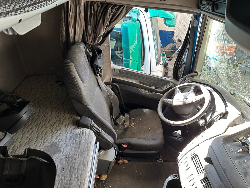 Tractor unit DAF XF 460 Super Space Cab: picture 13