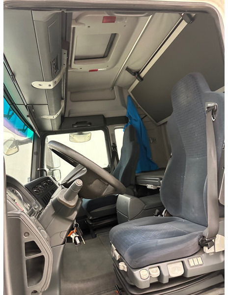 Interior photo 1: Tractor unit MAN TGA 18.440