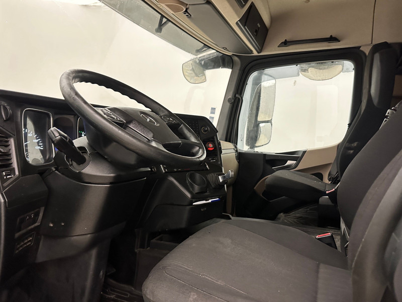 Tractor unit Mercedes-Benz Actros 1945: picture 10 Tractor unit Mercedes-Benz Actros 1945: picture 10