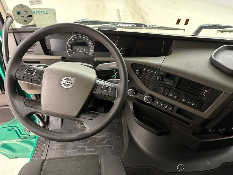 Tractor unit Volvo FH 460 Globetrotter: picture 11