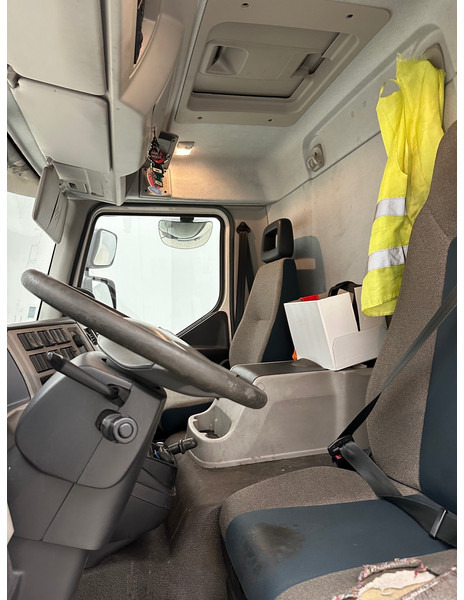 Refrigerator truck Volvo FL 250: picture 13