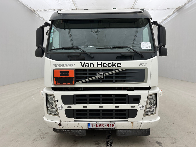 Volvo FM 300 - 6x2 - Tank truck: picture 2 Volvo FM 300 - 6x2 - Tank truck: picture 2