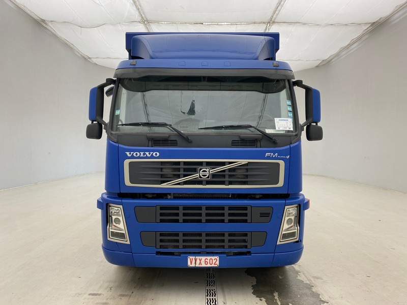 Volvo FM 300 - 6x2 - Curtainsider truck: picture 2 Volvo FM 300 - 6x2 - Curtainsider truck: picture 2