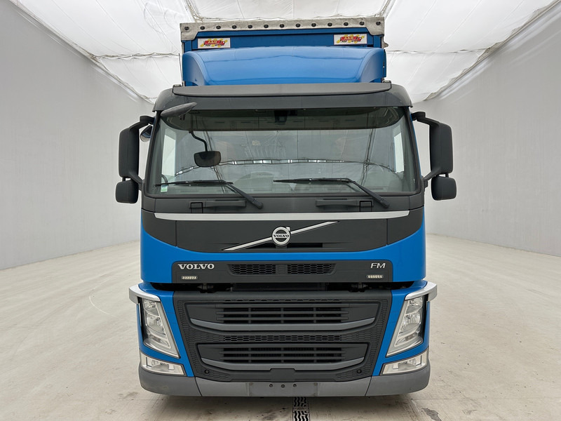 Volvo FM 330 - Curtainsider truck: picture 2 Volvo FM 330 - Curtainsider truck: picture 2