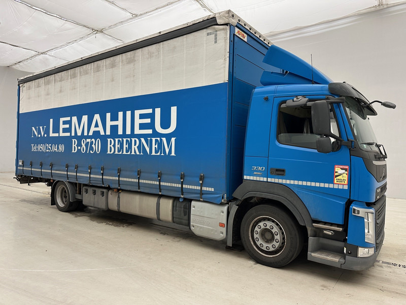 Volvo FM 330 - Curtainsider truck: picture 3 Volvo FM 330 - Curtainsider truck: picture 3