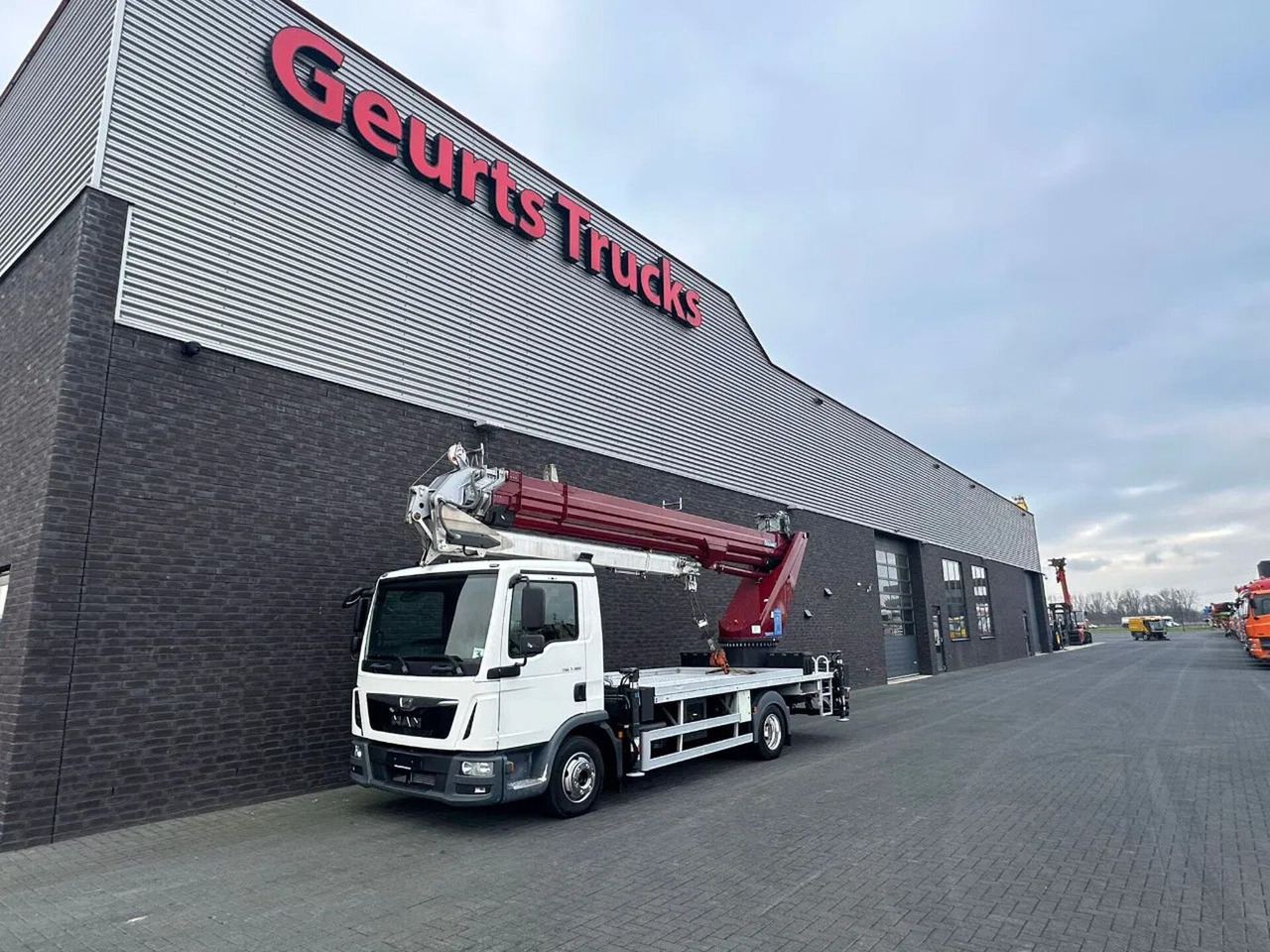 MAN TGL 7.180 4X2 BB BOCKER AK37/4000 + JIB MONTAGEK - Crane truck: picture 3 MAN TGL 7.180 4X2 BB BOCKER AK37/4000 + JIB MONTAGEK - Crane truck: picture 3