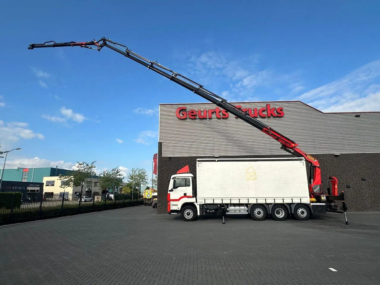 MAN TGS 35.470 8X2 SCHUIFZEIL MET PALFINGER PK37.002 - Crane truck: picture 1 MAN TGS 35.470 8X2 SCHUIFZEIL MET PALFINGER PK37.002 - Crane truck: picture 1