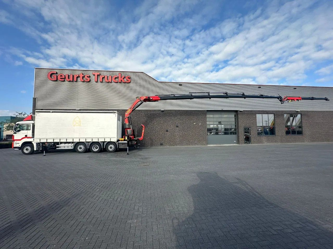 MAN TGS 35.470 8X2 SCHUIFZEIL MET PALFINGER PK37.002 - Crane truck: picture 3 MAN TGS 35.470 8X2 SCHUIFZEIL MET PALFINGER PK37.002 - Crane truck: picture 3