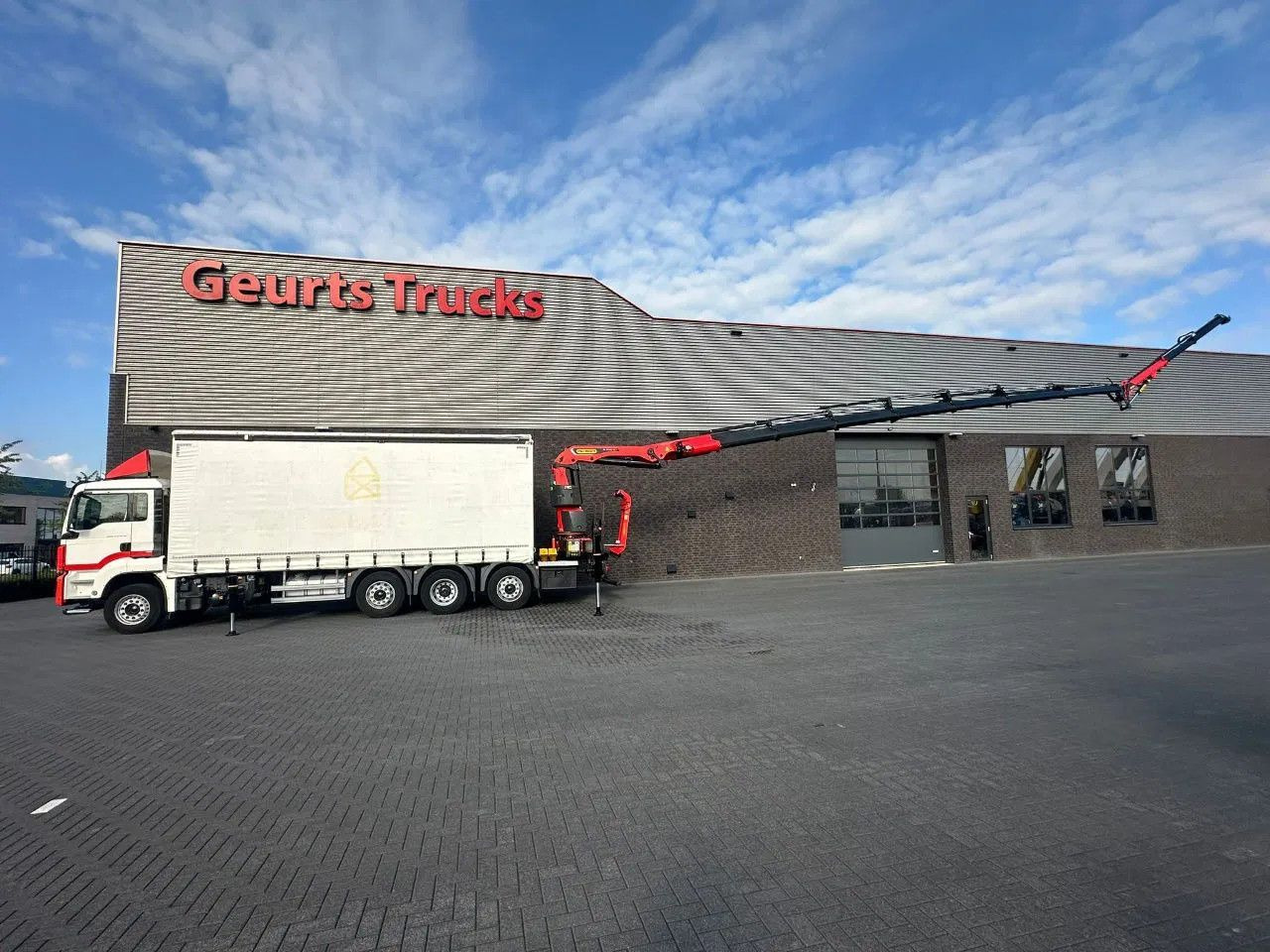 MAN TGS 35.470 8X2 SCHUIFZEIL MET PALFINGER PK37.002 - Crane truck: picture 4 MAN TGS 35.470 8X2 SCHUIFZEIL MET PALFINGER PK37.002 - Crane truck: picture 4