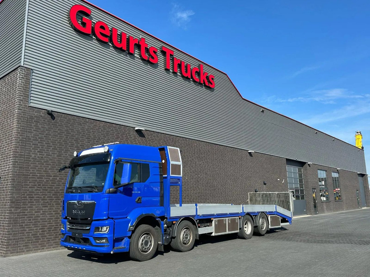 MAN TGS 35.510 8X2-6BL OPRIJWAGEN/MACHINE TRANSPORTE - Autotransporter truck: picture 2 MAN TGS 35.510 8X2-6BL OPRIJWAGEN/MACHINE TRANSPORTE - Autotransporter truck: picture 2
