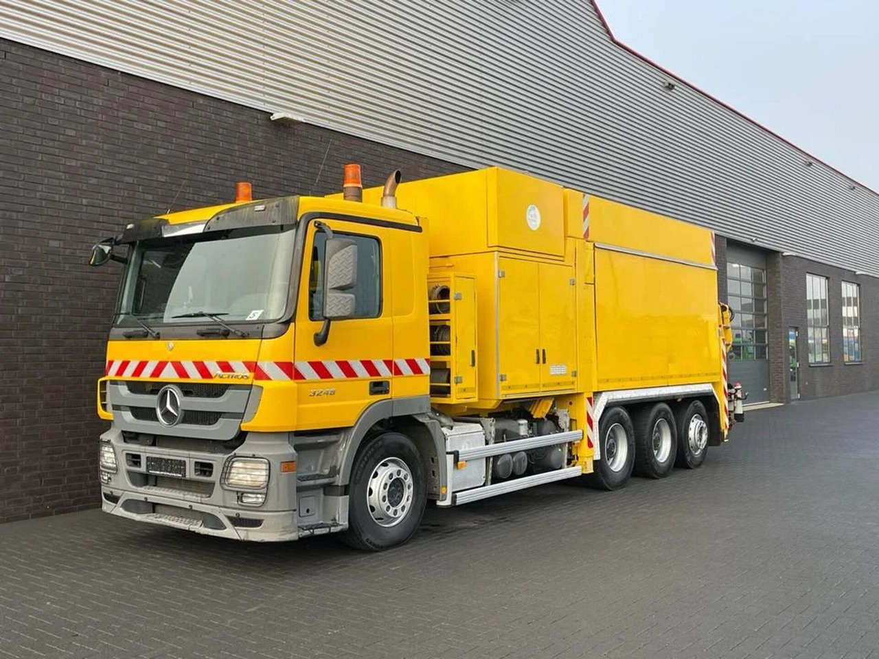 Mercedes-Benz Actros 3248 8X4 TRIDEM MTS DINO 12 SAUGBAGGER/SU - Vacuum truck: picture 2 Mercedes-Benz Actros 3248 8X4 TRIDEM MTS DINO 12 SAUGBAGGER/SU - Vacuum truck: picture 2