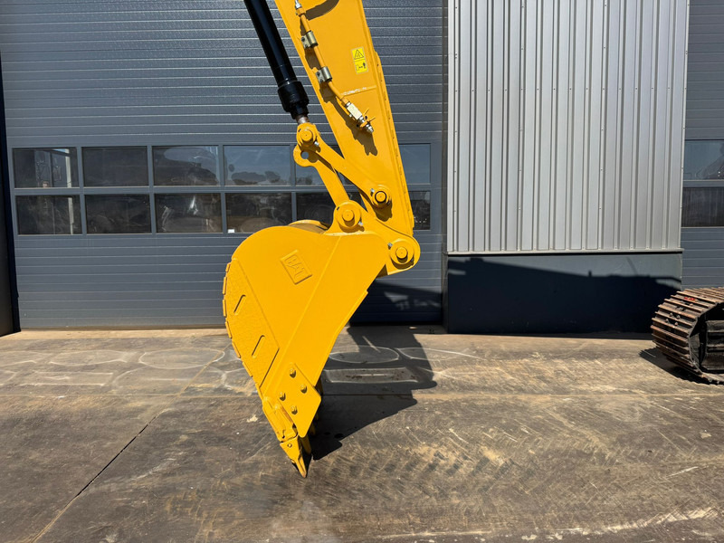 New Crawler excavator Caterpillar 323D3: picture 8