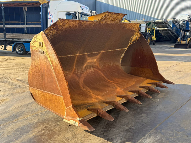 Caterpillar 980M Bucket with teeth, Volvo groot - Bucket: picture 2 Caterpillar 980M Bucket with teeth, Volvo groot - Bucket: picture 2