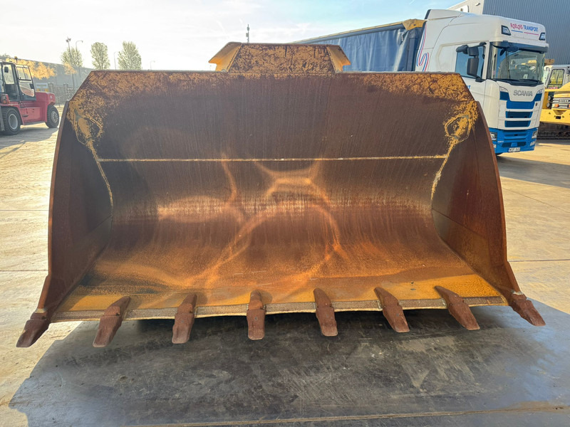 Caterpillar 980M Bucket with teeth, Volvo groot - Bucket: picture 1 Caterpillar 980M Bucket with teeth, Volvo groot - Bucket: picture 1