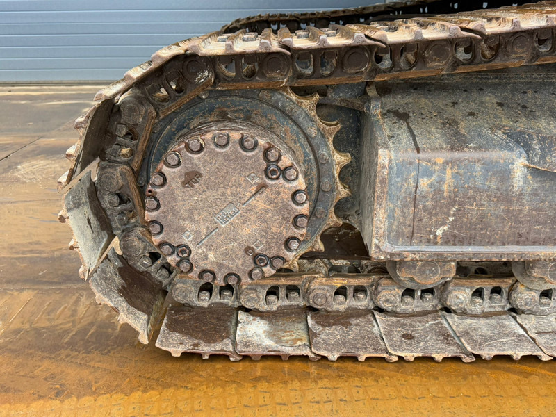 Crawler excavator Komatsu HB215LC-1 HYBRID: picture 13
