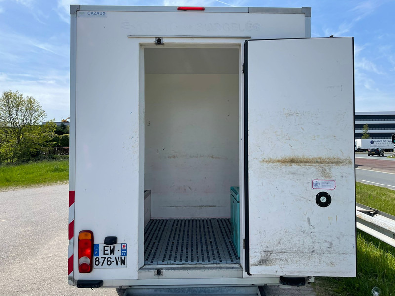 Refrigerator truck Renault MASTER 3T5 - Frigo: picture 12 Refrigerator truck Renault MASTER 3T5 - Frigo: picture 12