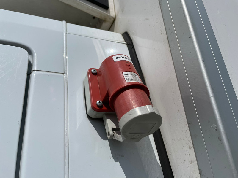 Refrigerator truck Renault MASTER 3T5 - Frigo: picture 10 Refrigerator truck Renault MASTER 3T5 - Frigo: picture 10