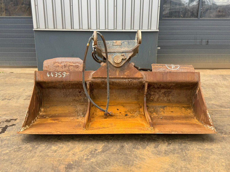 Verachtert CW40 NGT-3-2400 Tilting Bucket - Bucket: picture 1 Verachtert CW40 NGT-3-2400 Tilting Bucket - Bucket: picture 1
