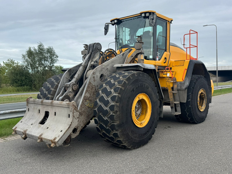 Volvo L220H - Wheel loader: picture 2 Volvo L220H - Wheel loader: picture 2