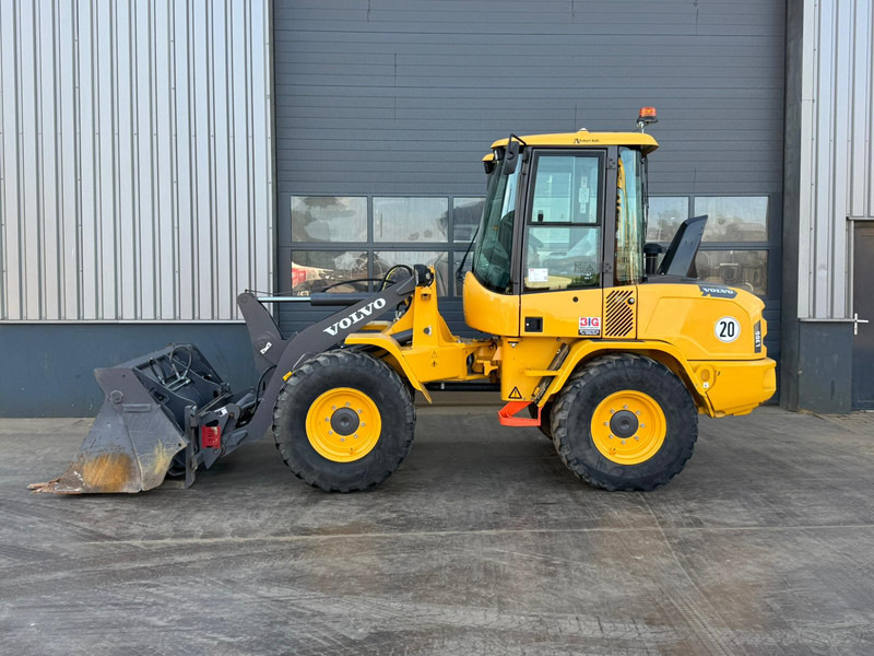Volvo L30G - Wheel loader: picture 1 Volvo L30G - Wheel loader: picture 1
