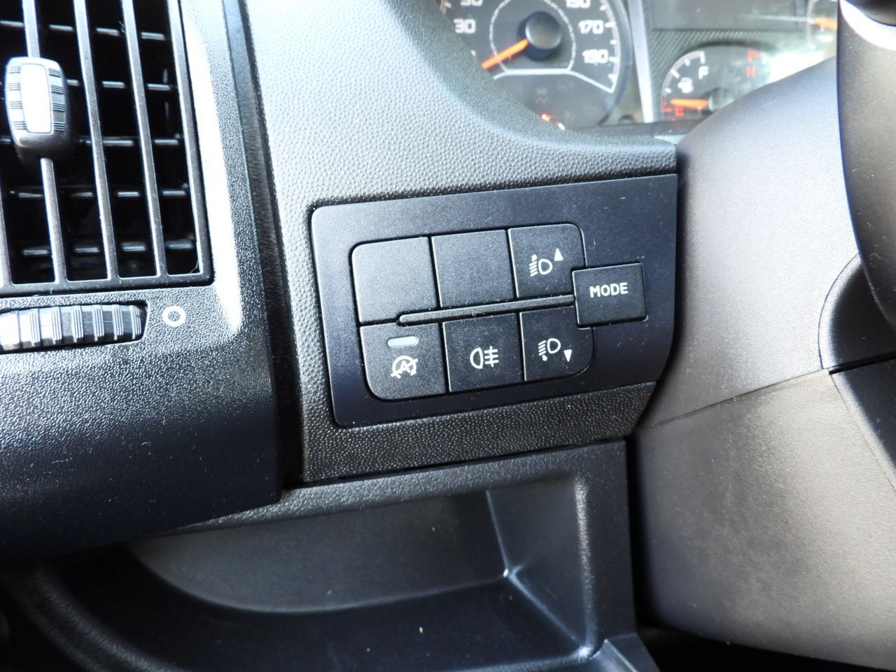 Combi van CITROEN JUMPER STAKE BODY DOUBLE CABIN DOKA 7 SEATS PNEUMATICS AIR CONDITIONING 140HP: picture 26 Combi van CITROEN JUMPER STAKE BODY DOUBLE CABIN DOKA 7 SEATS PNEUMATICS AIR CONDITIONING 140HP: picture 26