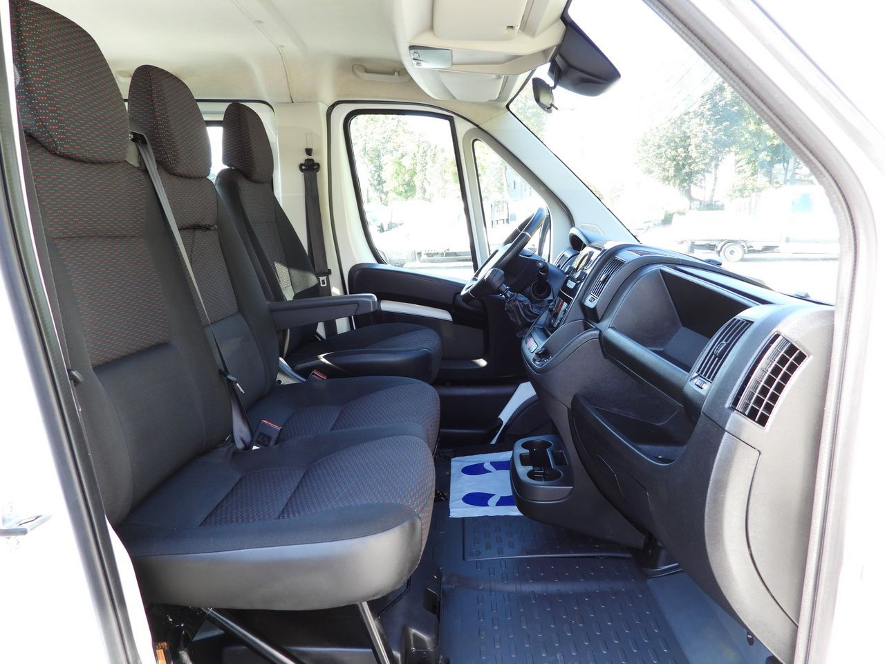 Combi van CITROEN JUMPER STAKE BODY DOUBLE CABIN DOKA 7 SEATS PNEUMATICS AIR CONDITIONING 140HP: picture 34 Combi van CITROEN JUMPER STAKE BODY DOUBLE CABIN DOKA 7 SEATS PNEUMATICS AIR CONDITIONING 140HP: picture 34