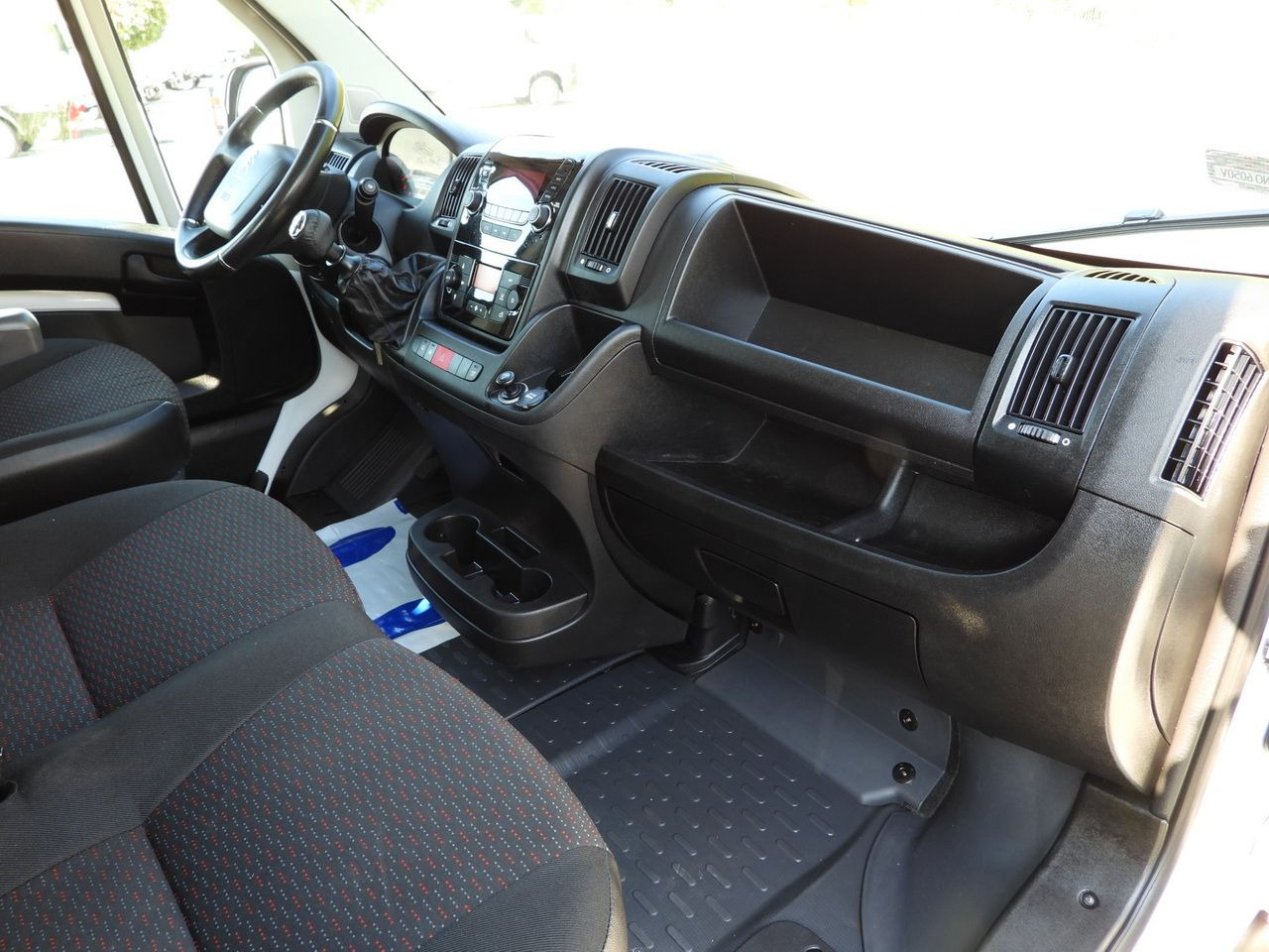 Combi van CITROEN JUMPER STAKE BODY DOUBLE CABIN DOKA 7 SEATS PNEUMATICS AIR CONDITIONING 140HP: picture 36 Combi van CITROEN JUMPER STAKE BODY DOUBLE CABIN DOKA 7 SEATS PNEUMATICS AIR CONDITIONING 140HP: picture 36