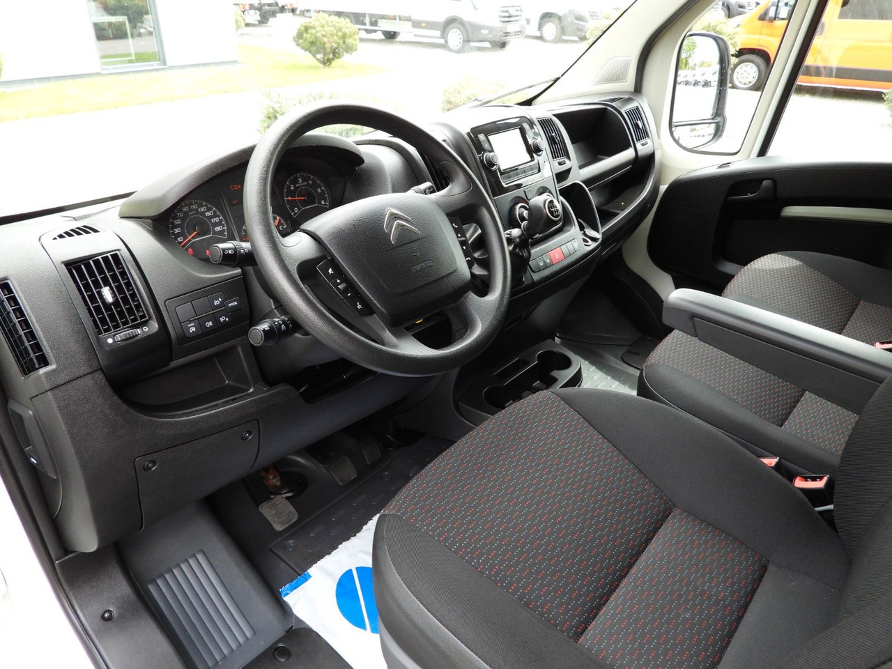 Citroën JUMPER KOFFER AUFZUG 8 PALETTEN TEMPOMAT NAVI Citroën JUMPER KOFFER AUFZUG 8 PALETTEN TEMPOMAT NAVI - Box van: picture 2 Citroën JUMPER KOFFER AUFZUG 8 PALETTEN TEMPOMAT NAVI Citroën JUMPER KOFFER AUFZUG 8 PALETTEN TEMPOMAT NAVI - Box van: picture 2